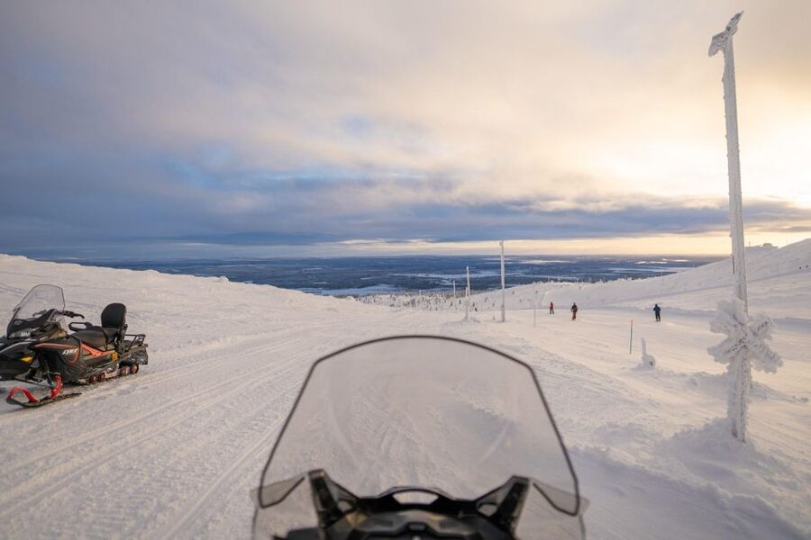 Levi: 4 Hour Snowmobile Safari to the Fells in Levi - Coffee, Finnish bun, and a useful warm-up
