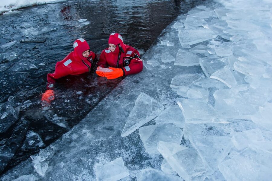 Levi: Arctic Ice Floating Adventure - Guides who make the nervous moments easier