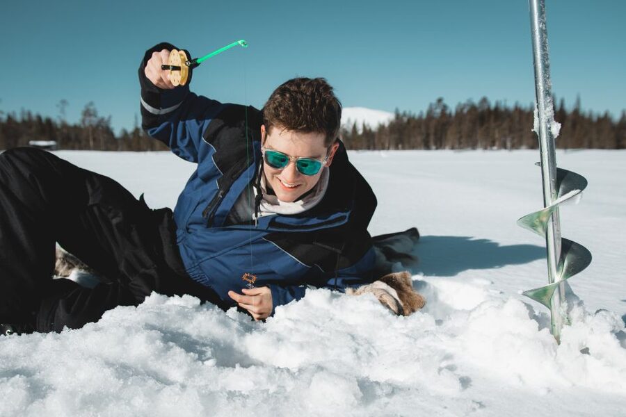 Levi: Finnish Ice Fishing Tour by Car - Drilling through the ice