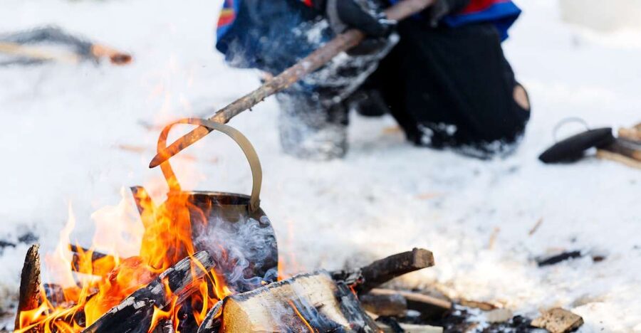 Levi: Ice Fishing by Snowmobile - How cold is the fishing stop?