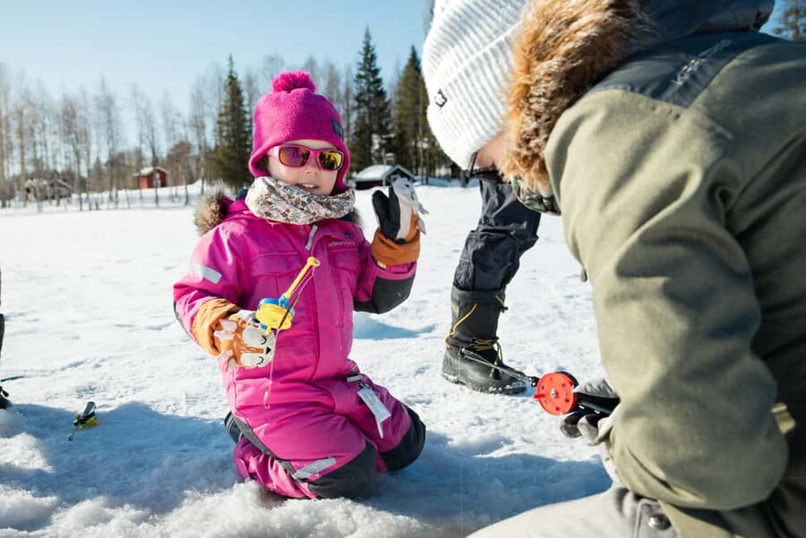 Levi Lapland: Arctic Ice-Fishing - Fishing through the ice