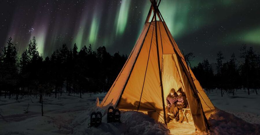 Levi: Northern Lights Campfire - Sausages, hot drinks, and pastry by the fire