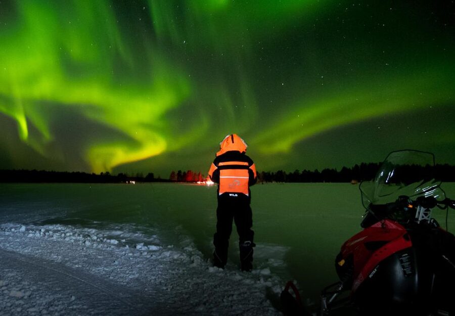 Levi: Northern Lights Snowmobile Tour with Snacks and Drinks - Riding into Levi’s forest after dark