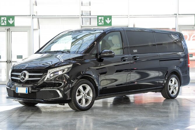 Minivan Departure Transfer Helsinki City to Helsinki Airport HEL - Key points at a glance