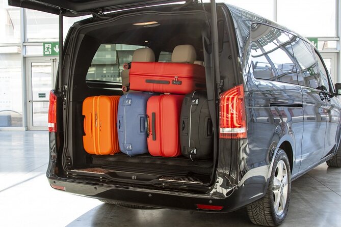 Minivan Departure Transfer Helsinki City to Helsinki Airport HEL - The hotel pickup: easy, but be ready on time