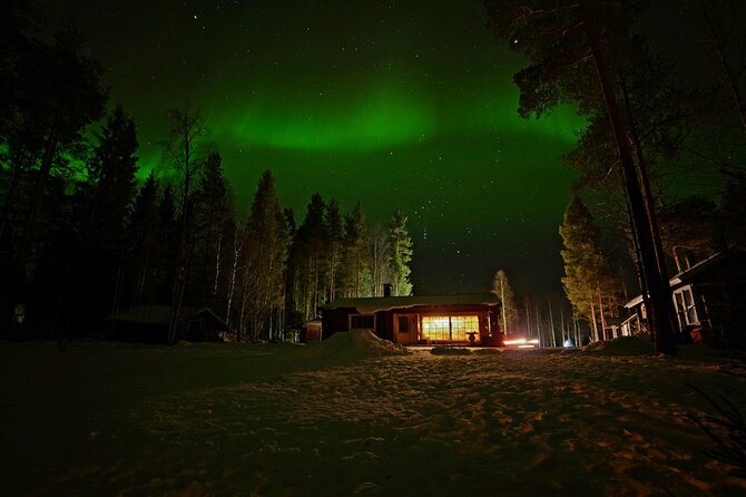 Northern Lights Hunting in Lappish old cottage - A cottage evening instead of a cold roadside wait