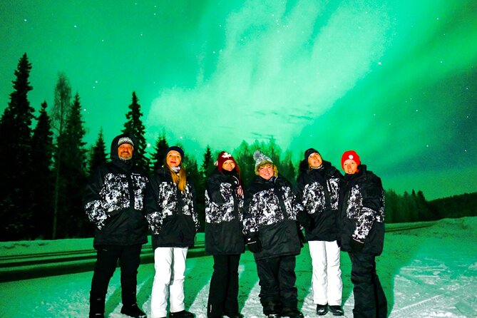 Northern Lights Rovaniemi: Guaranteed Viewing & Unlimited Mileage - Cold, clothing, and the reality of waiting