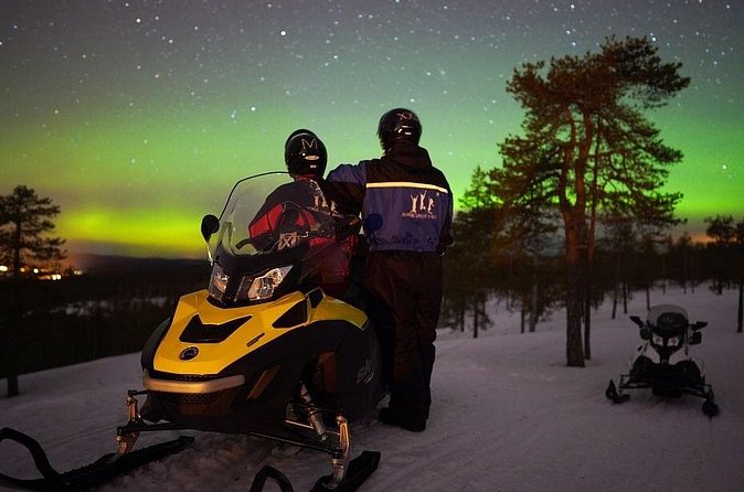 Northern Lights Snowmobile Hunt - Guides, safety, and the feel of a large operation