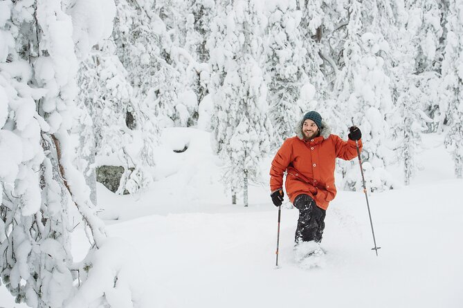 Premium Snowshoeing in Pyhä-Luosto National Park - Walking down into Pyhä-Luosto National Park
