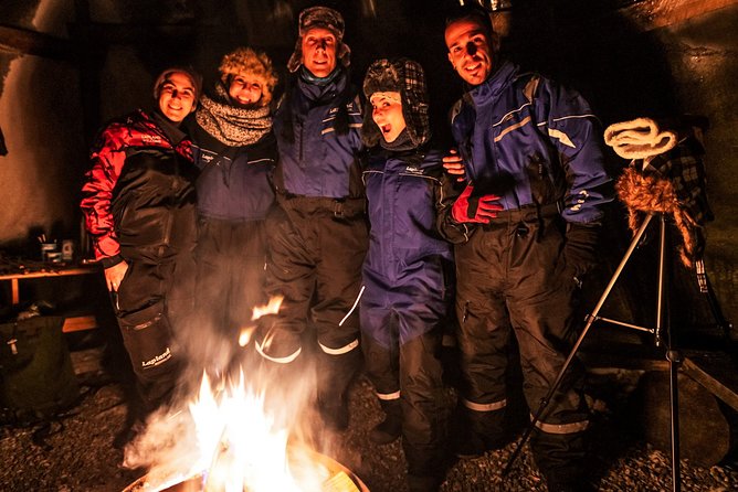 Private Aurora Tour (5 or more) by Aurora Experts - Rovaniemi - Barbecue and hot blueberry juice by the fire