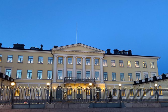 Private Helsinki Sightseeing walking + Car - A quick look at Central Railway Station