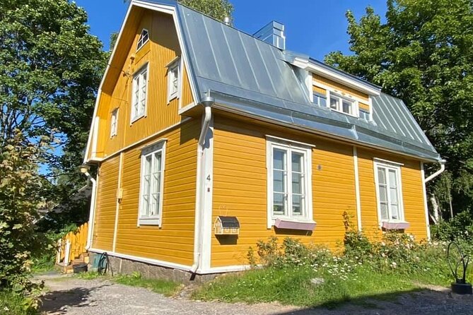 Private Helsinki Tour Highlights & Visit Porvoo City 1346 - Esplanadi Park and Helsinki’s local center