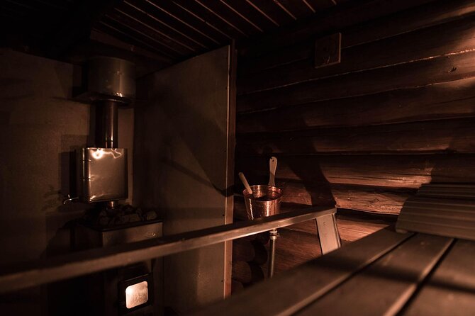 Private Lappish evening in the wilderness with traditional sauna and dinner - The wood-burning sauna is the heart of the evening