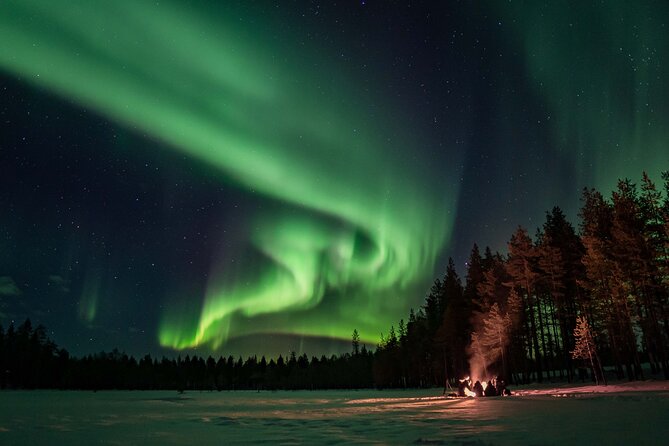 Private Northern Lights Photography Hunting - Guides who make the waiting easier