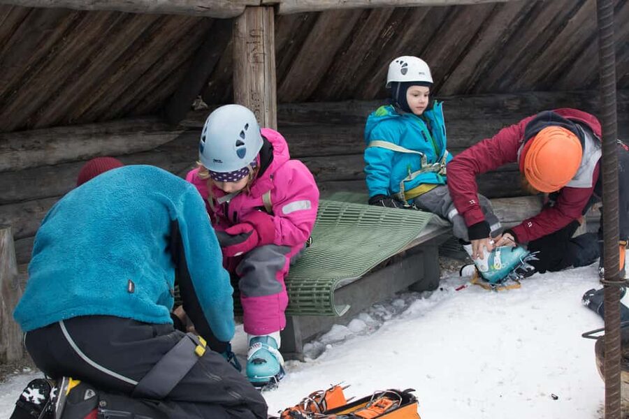 Pyhätunturi: Kid's Ice Climbing Adventure in Finnish Lapland - Stories, snow, and a Lapland setting