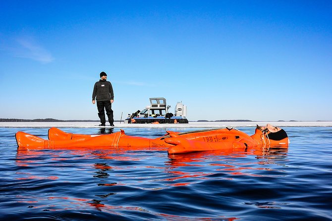 Redrib Ice Experience - A frozen archipelago trip outside Helsinki