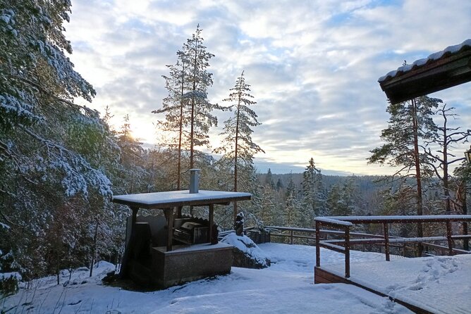 Reindeer Park & Horse Stables Safari - Bread, coffee, and berry flavors by the fire