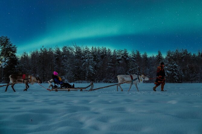 Reindeer Sleigh Ride Across the Night in Apukka Resort Rovaniemi - Keeping warm for three hours