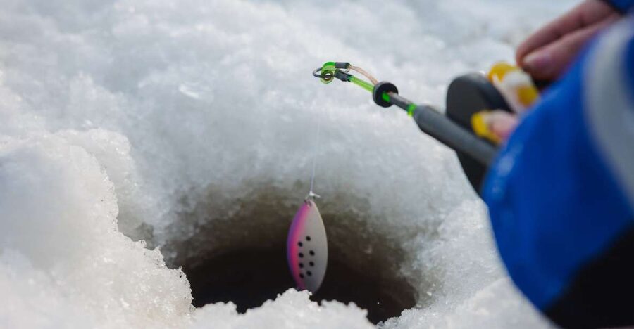 Rovaniemi: Arctic Circle Ice Fishing Experience - What happens during the four-hour outing