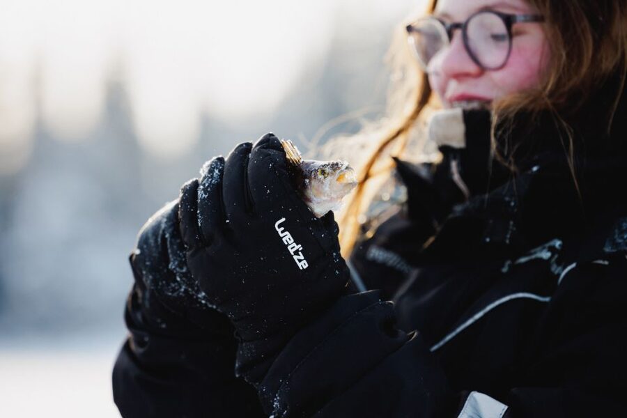 Rovaniemi: Arctic Circle Ice Fishing Experience - The guides make the difference
