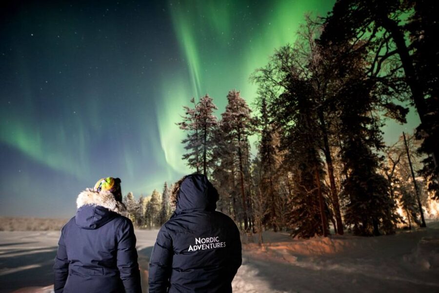 Rovaniemi: Arctic Ice Floating and Northern Lights Tour - Fire, berry juice, and a wooden cottage