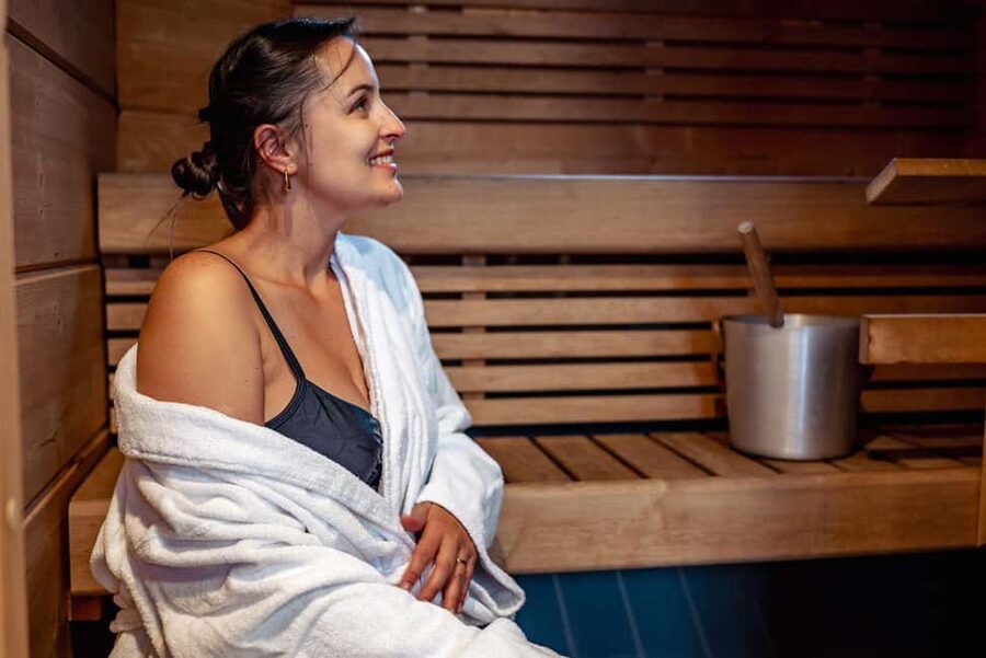 Rovaniemi: Arctic Snow Hotel Tour and Snow Sauna Experience - How the five-hour schedule feels