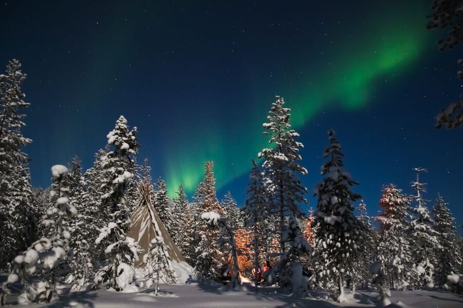 Rovaniemi: Aurora Borealis and Picnic - Leaving Rovaniemi for a darker sky