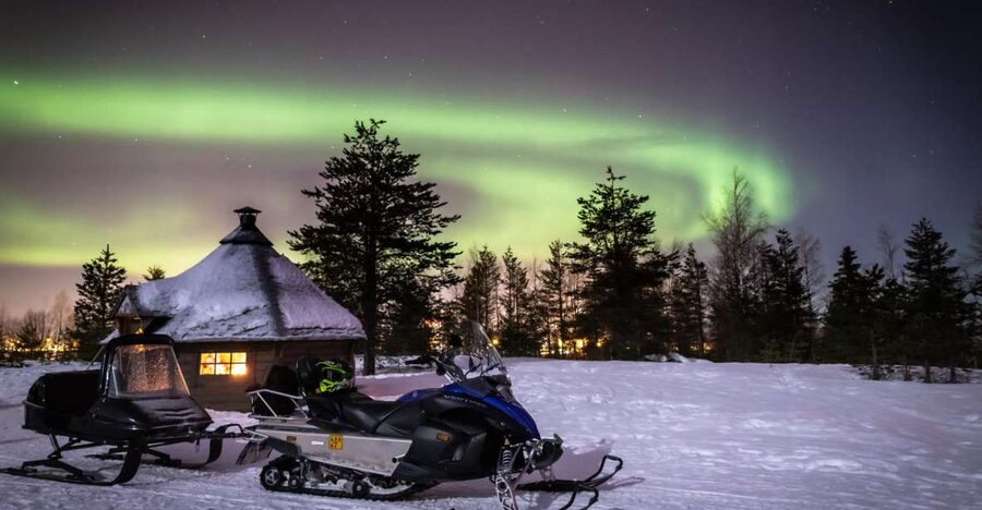 Rovaniemi: Aurora Borealis Snowmobile Safari with Campfire - A simple campfire break in the Arctic cold