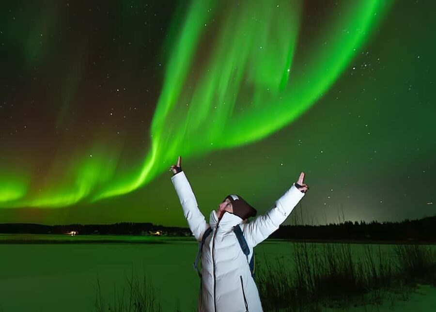 Rovaniemi: Aurora Hunt with Money-Back Guarantee and Photo - Professional portraits and camera coaching