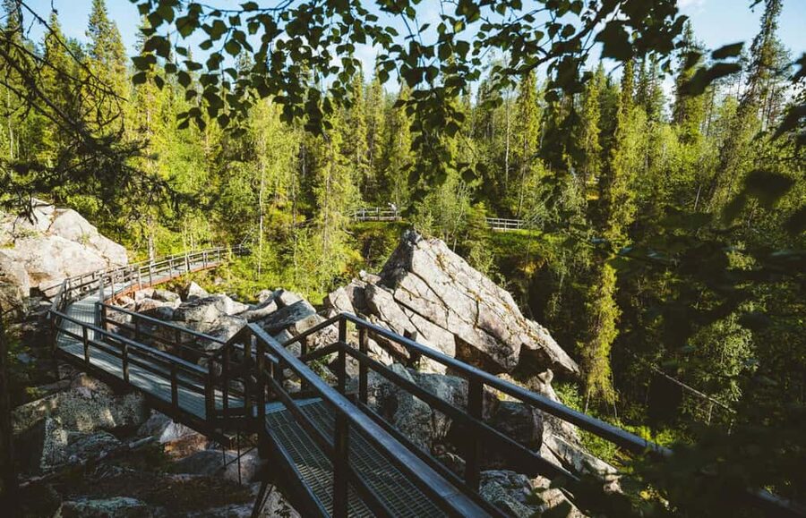 Rovaniemi: Auttiköngäs Waterfalls Hike Tour & Barbeque - Autumn color or winter snow