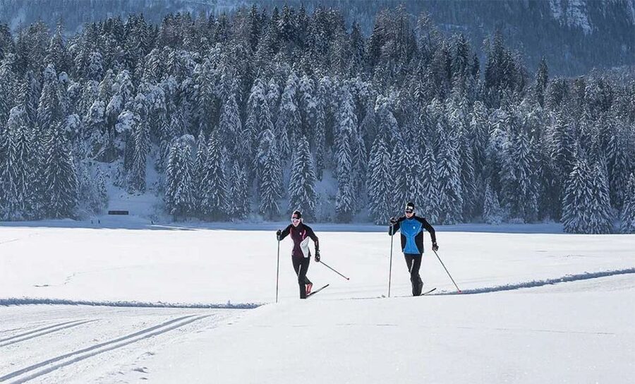 Rovaniemi: Cross Country Wilderness Ski Adventure - Following groomed tracks through a winter forest