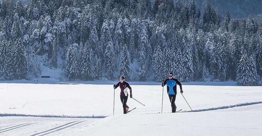 Rovaniemi: Cross Country Wilderness Ski Adventure - Getting used to skis in the Ounasvaara snow