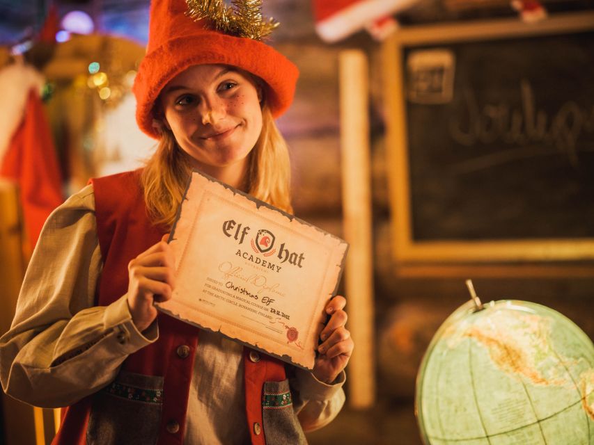 Rovaniemi: Elf Hat Academy in Santa's Village - The elf lesson: language, movement, and small tasks