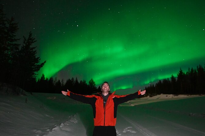 Rovaniemi: Guaranteed Northern Lights - Small Group & Photography - Staying warm during a long northern night