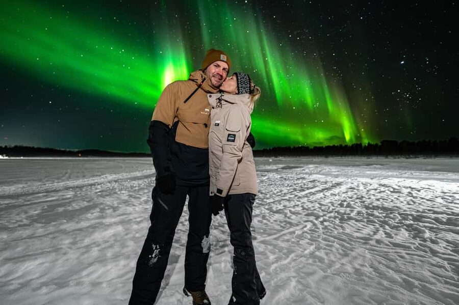 Rovaniemi: Guaranteed Northern Lights Tour with Photos - Booking details and cancellation
