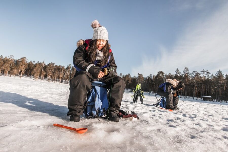 Rovaniemi: Ice Fishing Experience - Warming up beside the fire