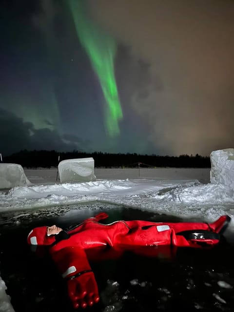 Rovaniemi: Ice Floating Experience with Northern lights - Why floating in a frozen lake works