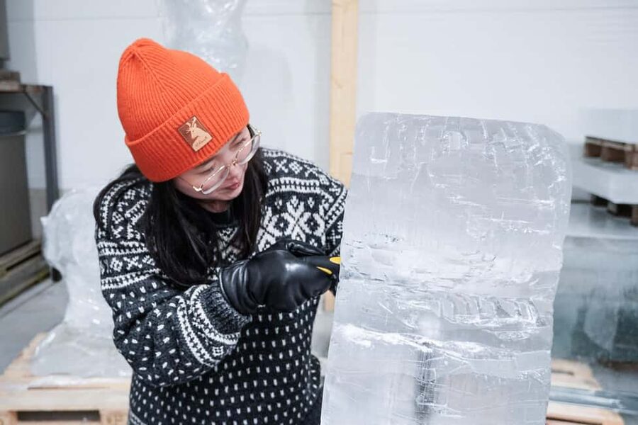 Rovaniemi: Ice sculpting experience - The one-hour ride from Rovaniemi