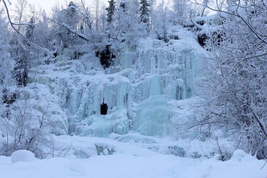 Rovaniemi: Korouoma Canyon Frozen Waterfalls Guided Hike - Walking through the Korouoma winter woods