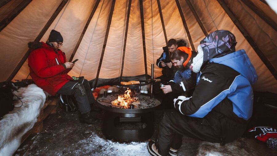 Rovaniemi: Lapland Ski Trekking Safari - Getting used to skis made for soft snow
