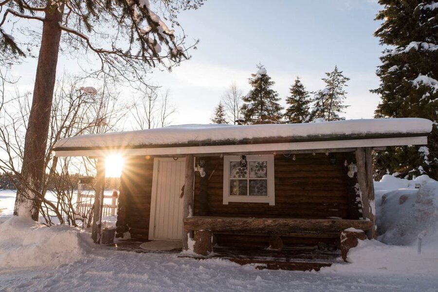 Rovaniemi: Lappish Evening Experience with Dinner - Leaving Rovaniemi for an Arctic lake