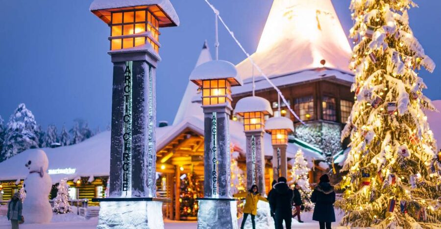 Rovaniemi: Meet Santa Claus, Reindeer Sleigh Ride & Huskies - Meeting Santa and the elves