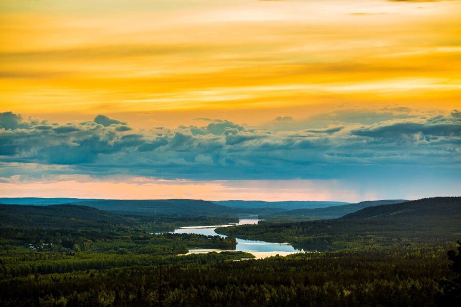 Rovaniemi: Midnight Sun Photography Tour - Two hours by the fire, forest, and wilderness