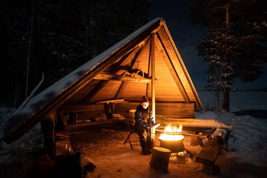 Rovaniemi: Night Sky lappish Barbecue - A small group around one campfire