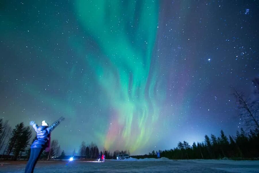 Rovaniemi: Northern Lights Guided Tour with Pro Camera - Leaving Rovaniemi for darker skies