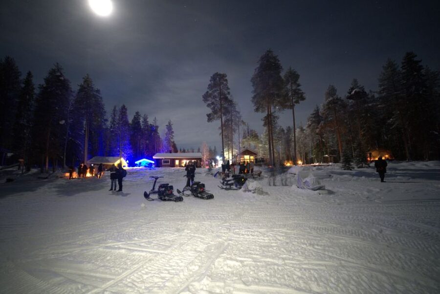 Rovaniemi: Northern Lights Hunting in Lappish old cottage - Who will enjoy this evening most