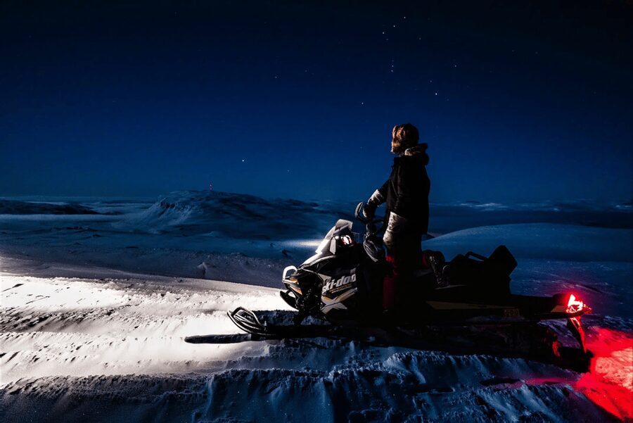 Rovaniemi: Northern Lights Snowmobile Safari with Campfire - The campfire stop and hot berry juice