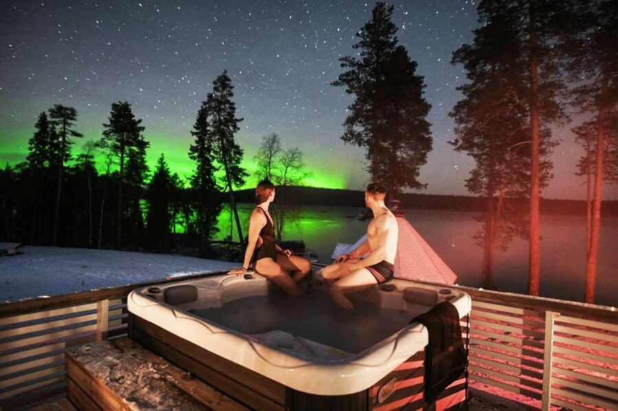 Rovaniemi: Northern Lights Trip with Arctic Sauna & Jacuzzi - Sauna Heat, Frozen Water, and Lapland Night Skies