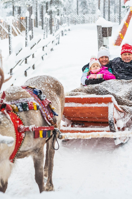 Rovaniemi: Private Pro Photoshoot in Santa Claus Village - Key points to know before you book