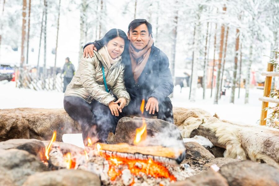 Rovaniemi: Private Pro Photoshoot in Santa Claus Village - The $330 price and who gets good value